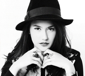 Keren ala Pevita Pierce