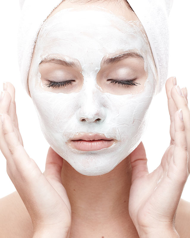 Memberikan nutrisi untuk kulit